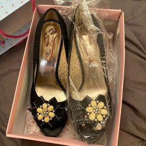 Poetic License Shoes. Pre owned. Dazzling black size 10